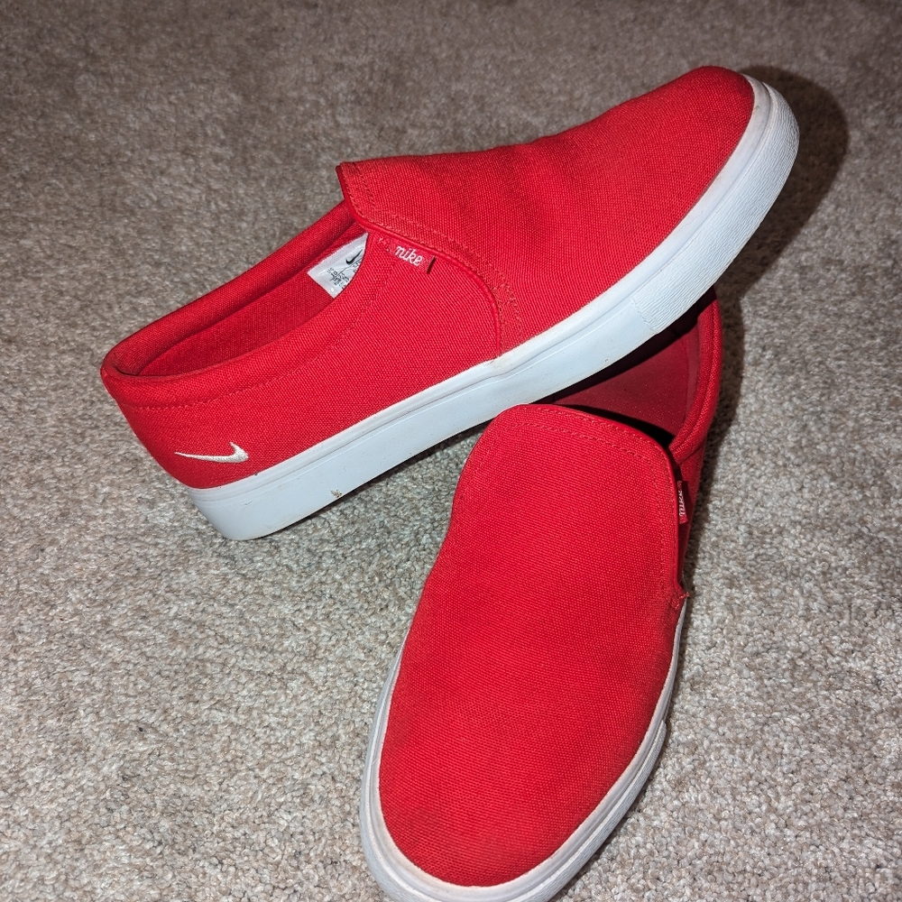 Women's Nike Slip on Shoe
